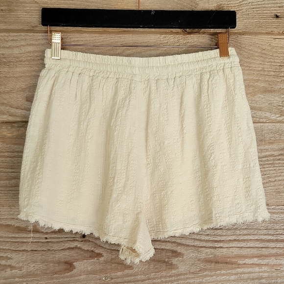 Mustard Seed Size Small Cream High Waist Shorts - Picture 3 of 4